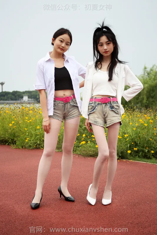 初夏女神 No.243 柒柒、双双~《光彩照人》天气在热也挡不住我们出门瞎逛 - 初夏女神